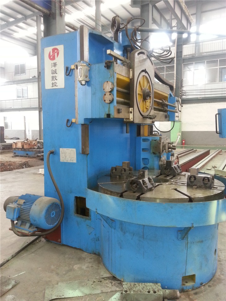 Customers consult single column CNC vertical lathes through the internet