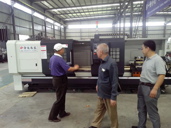 Pakistani customers come to our company to inspect vertical machining centers